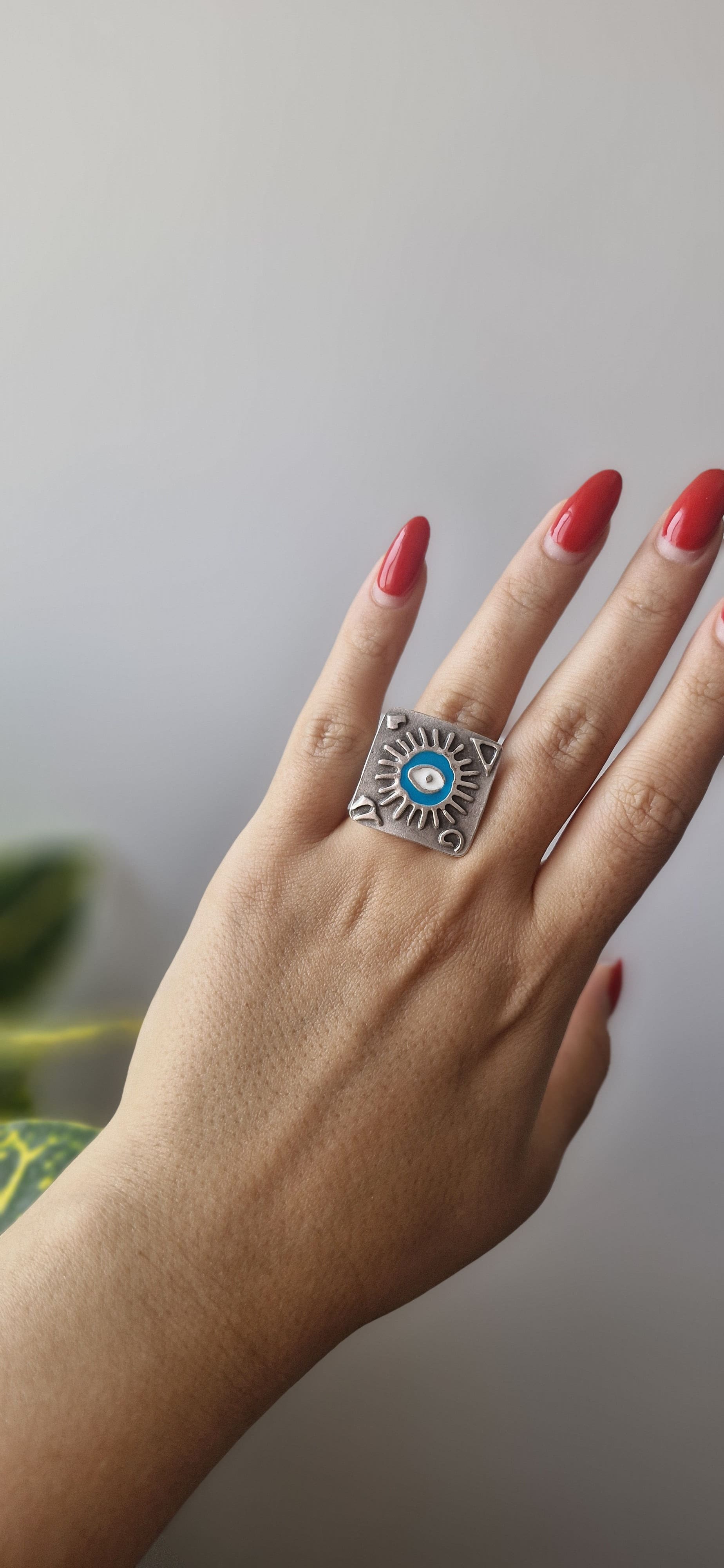 انگشتر ورشو طرح چشم